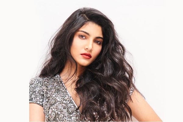 সালমান খানের ভাগ্নি আলিজে অগ্নিহোত্রি সালমান খানের ভাগ্নি আলিজে অগ্নিহোত্রি