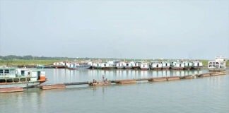 লোহার পাইপের বেড়া