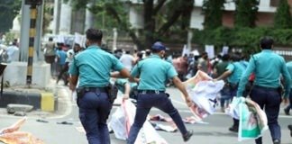পুলিশের লাঠিচার্জ