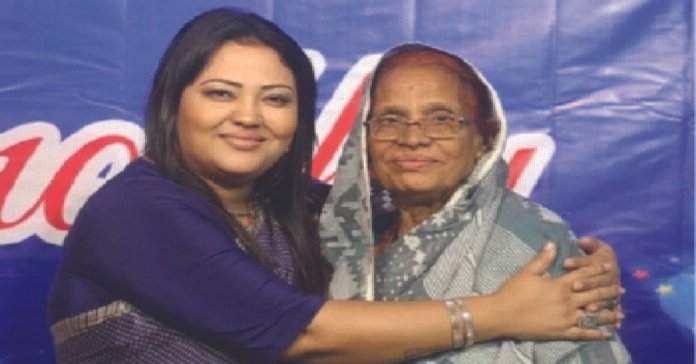 মা হারালেন ফোকসম্রাজ্ঞী মমতাজ