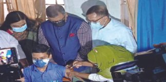স্কুলগামী শিক্ষার্থীদের পরীক্ষামূলক করোনার টিকা দেওয়া শুরু