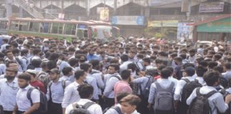 শিক্ষার্থীদের জন্য হাফ ভাড়া চেয়ে রিট