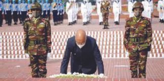 জাতীয় স্মৃতিসৌধে ভারতের রাষ্ট্রপতির শ্রদ্ধা