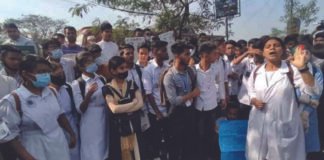 আজ শুক্রবারও রামপুরায় শিক্ষার্থীদের অবস্থান