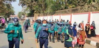 চাকরিপ্রত্যাশীদের অবরোধ, পুলিশের লাঠিচার্জ
