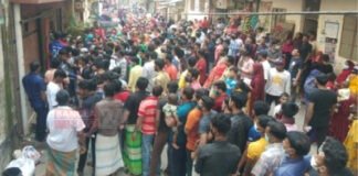 টিকা কেন্দ্রে উপচে পড়া ভিড়