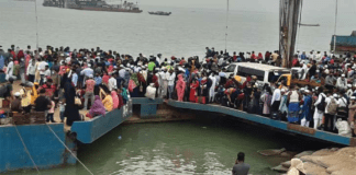 ঈদের পরের দিন ঘরমুখো মানুষের চাপ