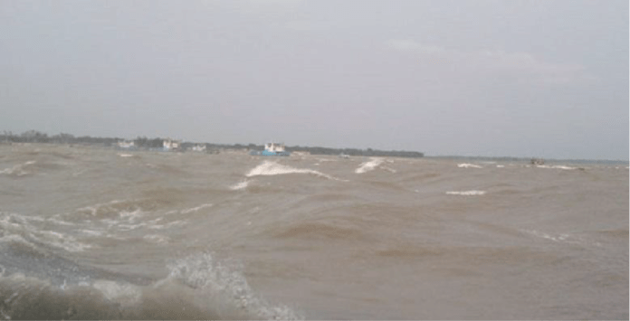পদ্মায় ট্রলার ডুবি পদ্মায় ট্রলার ডুবি