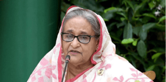 টুঙ্গিপাড়ায় বঙ্গবন্ধুর সমাধিতে প্রধানমন্ত্রীর শ্রদ্ধা