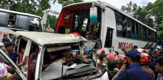 বাস-মাইক্রোবাসের মুখোমুখি সংঘর্ষ