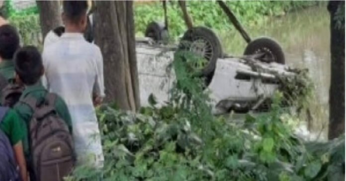 প্রাইভেটকার খাদে পরে স্বামী-স্ত্রীসহ তিনজন নিহত