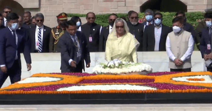 নয়াদিল্লিতে মহাত্মা গান্ধীর সমাধিতে প্রধানমন্ত্রীর শ্রদ্ধা