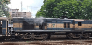 রাজশাহীগামী উত্তরা এক্সপ্রেসের ইঞ্জিনে হঠাৎ আগুন
