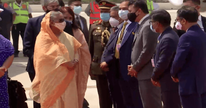 নয়া দিল্লিতে প্রধানমন্ত্রীকে লাল গালিচা অভ্যর্থনা নয়া দিল্লিতে প্রধানমন্ত্রীকে লাল গালিচা অভ্যর্থনা