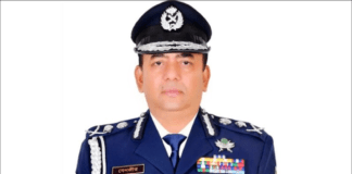 অবসরে যাচ্ছেন বেনজীর আহমেদ