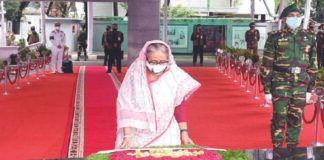 বঙ্গবন্ধুর প্রতিকৃতিতে প্রধানমন্ত্রীর শ্রদ্ধা