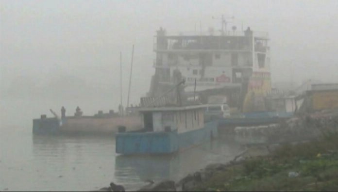 দৌলতদিয়া-পাটুরিয়া নৌপথে ফেরি চলাচল বন্ধ