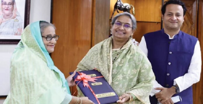 এইচএসসির ফল প্রধানমন্ত্রীর কাছে হস্তান্তর