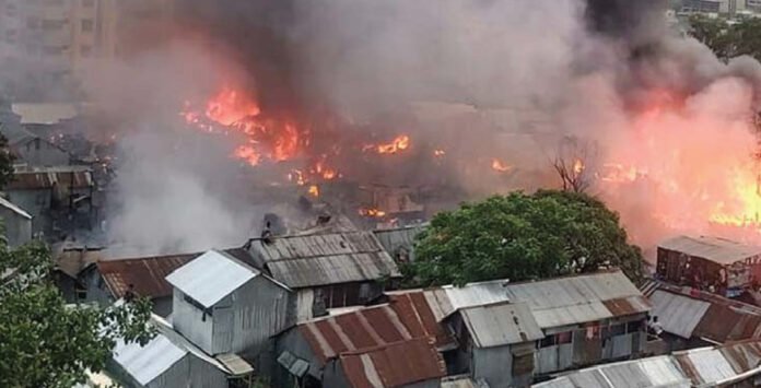মহাখালীর বস্তিতে আগুন