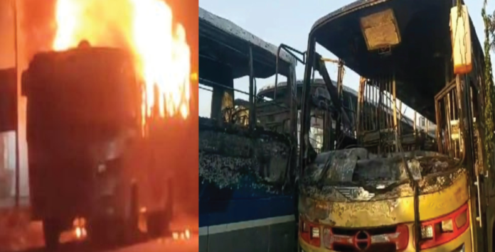নাটোরে ৩টি বাসে আগুন নাটোর