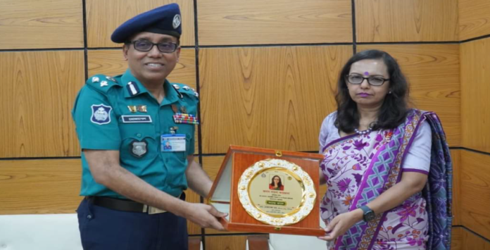জনপ্রশাসনর অতিরিক্ত সচিবের সাথে খুলনা পুলিশ কমিশনারের সৌজন্য সাক্ষাৎ জনপ্রশাসনের