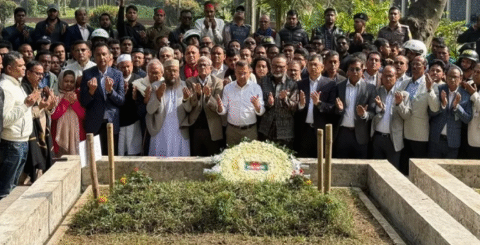 শহীদ ওসমান হাদির কবর জিয়ারত করলেন তারেক রহমান ওসমান হাদির