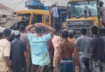 ট্রাকের ধাক্কায়